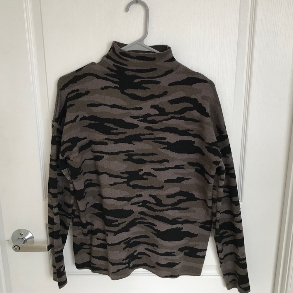 Camo sweater, TAHARI size medium